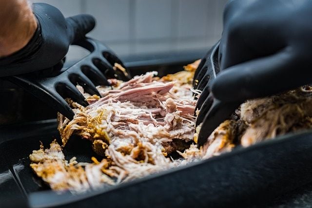 How Much Pulled Pork Per Person? (People serving calculator)